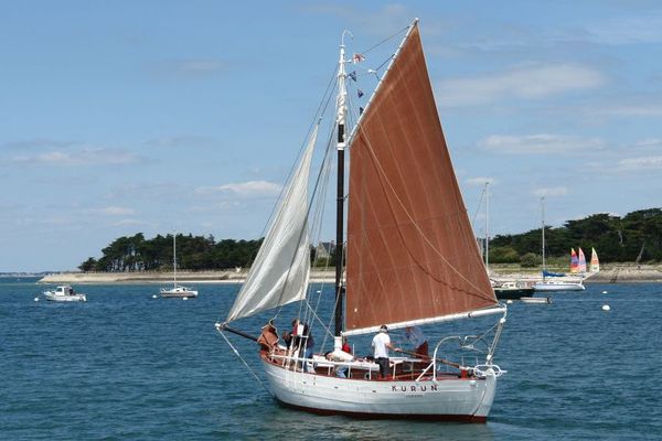 Le voilier en bois Kurun au large du Croisic