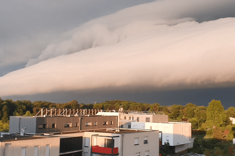 Rare Arcus Cloud Amazes Residents of Strasbourg, France