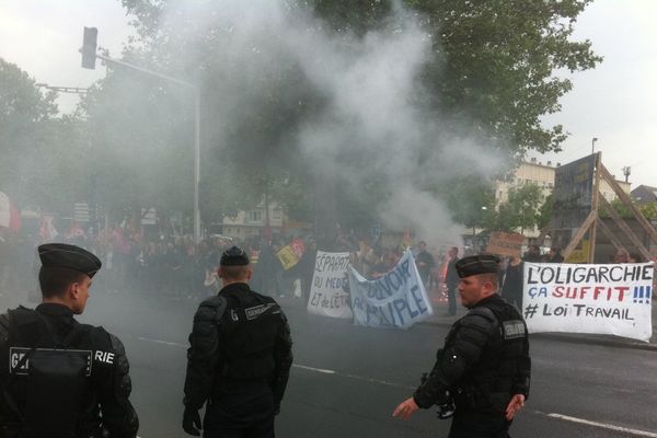 Près de 300 manifestants aux abords du Port de Caen.