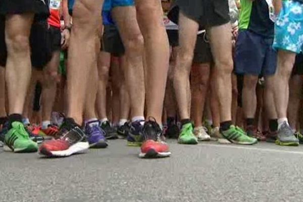 Trois, cinq ou dix kilomètres : Tous les parcours sont bons pour "Courir à Clermont" où prés de 4000 participants se sont inscrits dimanche dans la capitale auvergnate.