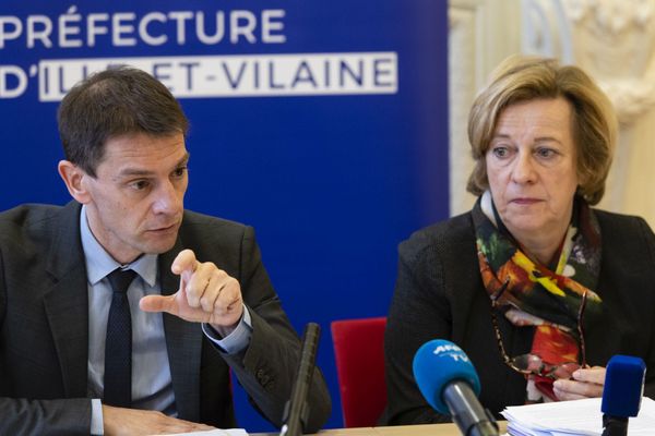 Stéphane Mulliez (à g), directeur général de l’Agence régionale de la santé Bretagne et Michèle Kirry (à d), préfète de la région Bretagne, préfète d'Ille-et-Vilaine