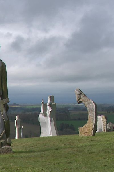 La Vallée des Saints, à Carnoët, dans les Côtes-d'Armor abrite une centaine de statues monumentales. Elle vient de recevoir une 2e étoile aux Guides verts Michelin