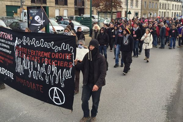 Les manifestants ont défilé dans les rues de Pontivy, sans pouvoir accéder au centre-ville