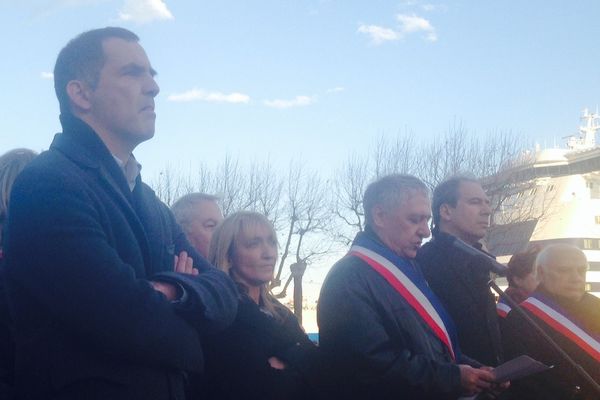 Les élus rassemblés derrière Jean-Jacques Padovani, lors du rassemblement de Bastia,ce 11 janvier.