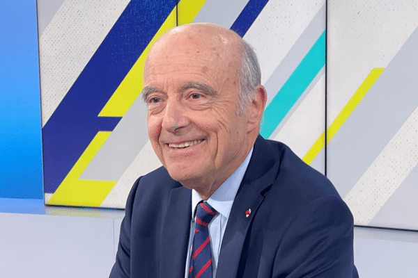 Alain Juppé sur le plateau de Dimanche en politique (septembre 2022).