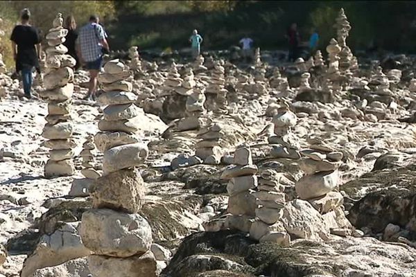 En 2018, le lit du Doubs était à sec entre Pontarlier et Morteau.