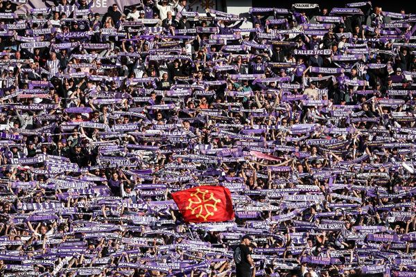 Les Indians Tolosa, groupe de supporters du Toulouse Football Club, ont invité les champions olympiques et paralympiques à venir la fête, ce dimanche 15 septembre 2024, lors du match contre Le Havre.