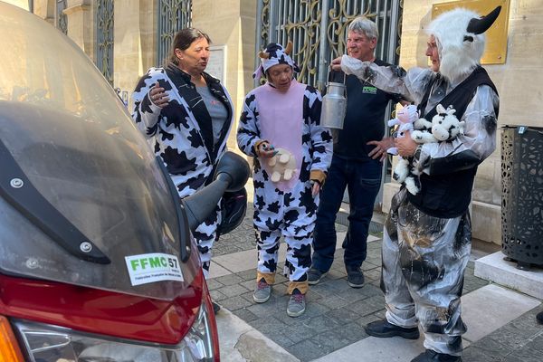 Le "passage de pot au lait" entre les motards champenois et lorrains, le 7 juin 2024 à Nancy.