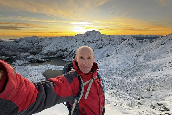 Depuis la crise Covid, l'entrepreneur a ressenti le besoin d'aller plus haut. Cédric Martinoli gravit les sommets des Pyrénées la nuit pour assister au lever du soleil.