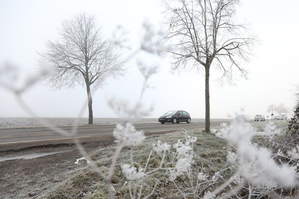 La couche de verglas pourrait attendre jusqu'à un centimètre par endroit dans le Bas-Rhin notamment, il est donc recommandé de laisser sa voiture au garage.