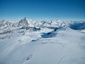 Le glacier sur la frontière italo-suisse qui doit accueillir les courses masculines et féminines à partir du 29 octobre...tel qu'il devrait être ...