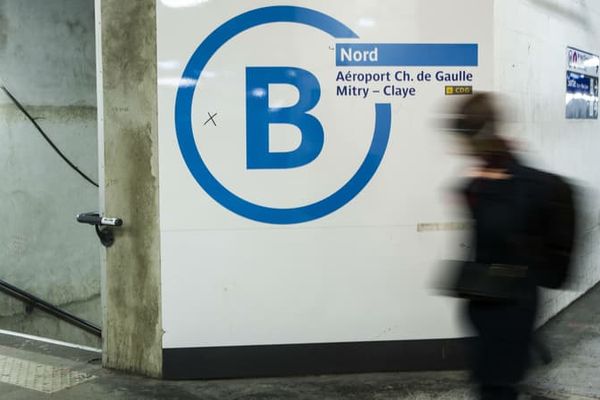 Le trafic est paralysé ce lundi matin sur la ligne B du RER.