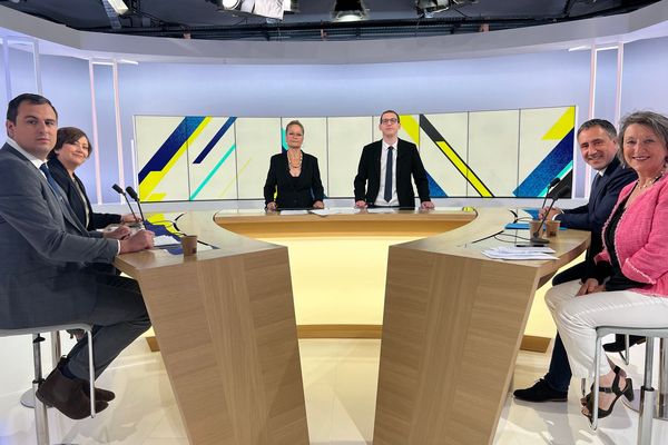 Débat entre les candidates et candidats aux élections législatives de 2022 dans la première circonscription de la Marne.