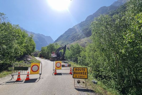 Ce week-end, la route n'est accessible qu'en convoi sur des heures aménagées. 