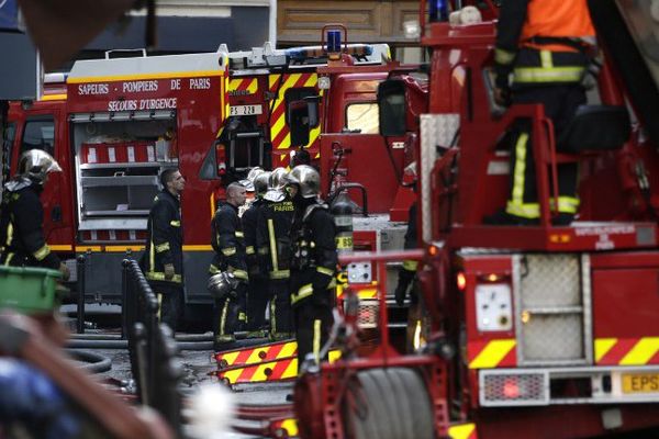 Dans le quartier de la rue Myrha, dans le XVIIIème arrondissement de Paris, sur les lieux de l'incendie mortel, le 2 septembre 2015.