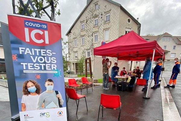 Neuf supporters vosgiens ont été testés positifs au variant Delta du coronavirus. La préfecture a décidé un renforcement des dépistages dans les Vosges, ici dans la commune du Thillot. 