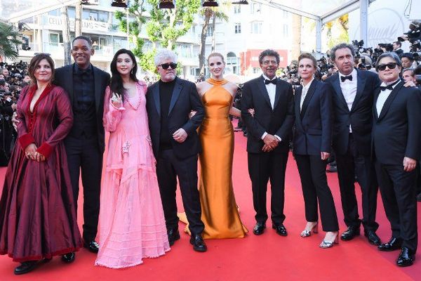 Le jury du festival de Cannes 2017 lors de la montée des marches.