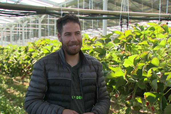 Abdel Allaoui, dans l'exploitation agricole à Vaunaveys-la-Rochette