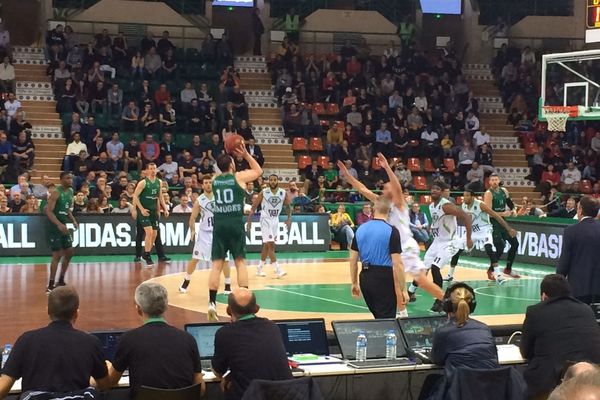 En ayant su pour une fois jouer et se donner durant quarante minutes, le Limoges CSP a réussi à s'imposer 91 à 82 face aux Turcs du Tofas Bursa, lors de cette sixième journée d'Eurocup.