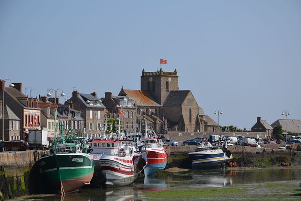 Un ciel éclairci dans l'après-midi de ce LUNDI à Barfleur, dans la Manche.