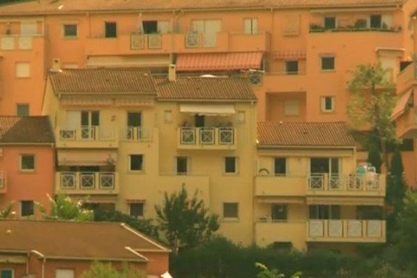 La victime, un homme de 61 ans, avait été retrouvée grièvement blessée à la tête, sur le parking de sa résidence. 