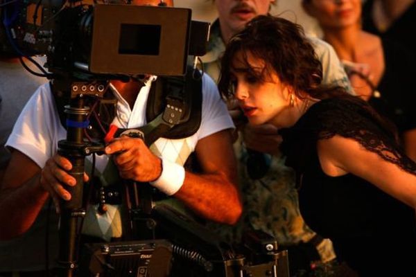 La réalisatrice Nadine Labaki sur le tournage du film "Et maintenant on va où ?"