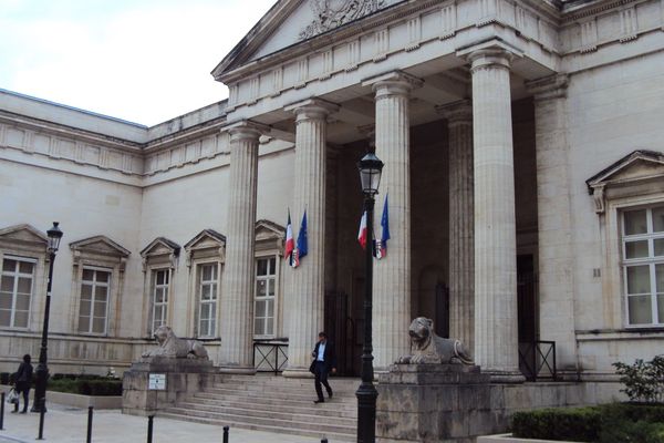 Le tribunal d'Orléans. 