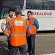 Les contrôles se sont déroulés à la pause méridienne samedi 13 avril sur l'aire de Beaune-Tailly sur l'autoroute A6 (les contrôleurs de la Dréal, ici devant un autocar britannique contrôlé)