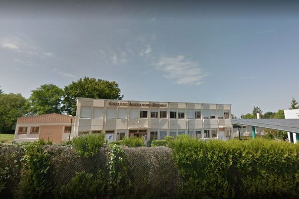 Le collège de Bléneau dans l'Yonne