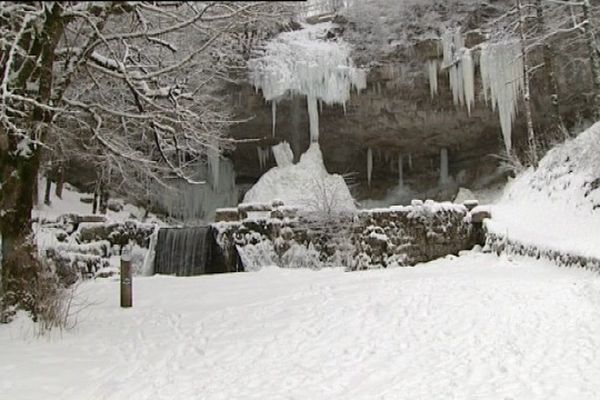 Les cascades du Hérisson gelées en février 2012