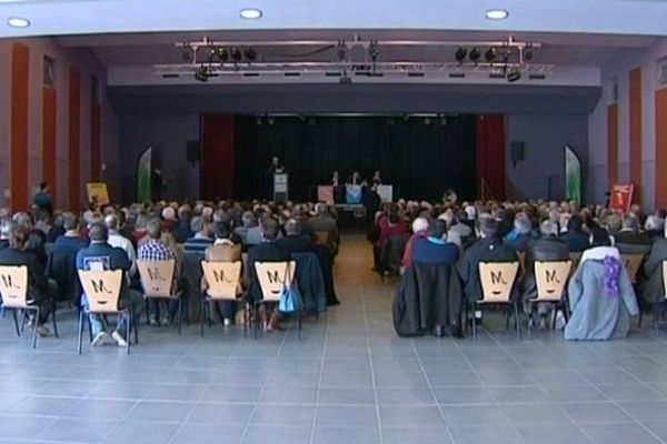 Meeting du Parti communiste à Montmarault, Allier