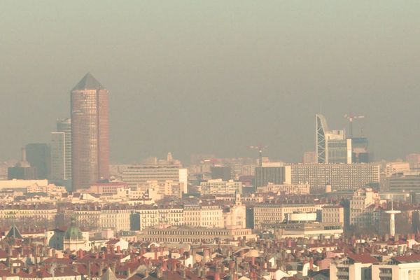 Lyon : pollution aux particules fines ce mercredi 26 octobre 2022. La préfecture active le niveau "alerte information-recommandation"