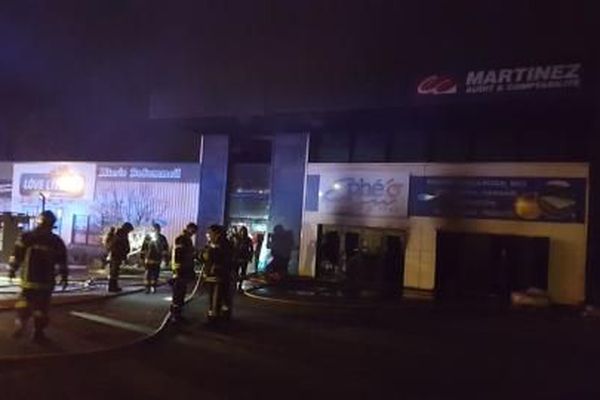 Un incendie s'est déclaré dans un entrepôt de piscine à Agde, dans l'Hérault - 2 février 2017