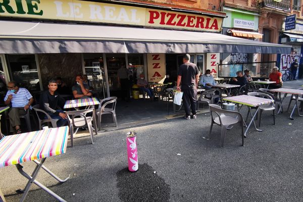 Au lendemain de la fusillade, la vie a repris son cours sur la place Saint-Bruno