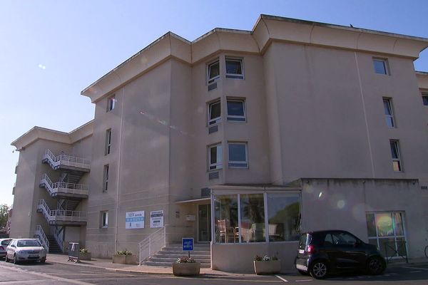 Palavas (Hérault) - la résidence-retraite, les reflets d'argent, où 33 résidents et 6 personnels sont positifs au Covid. Il y a eu 3 décès - 29 juillet 2021.