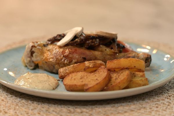 Le délicieux poulet frites sauce à l'ail proposé par Jean-Baptiste pour C'est Succulent !