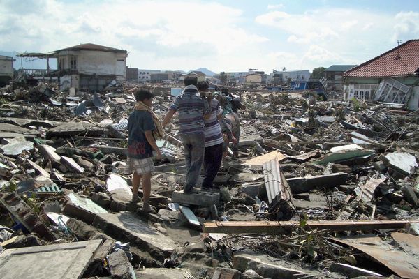 27 décembre 2004, conséquences du tsunami à Banda Aceh, Indonésie