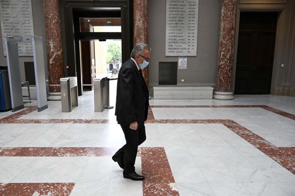 Le sénateur des Bouches-du-Rhône Jean-Noël Guérini au tribunal de Marseille le 28 mai 2021, lors de son procès en première instance pour "prise illégale d'intérêt."