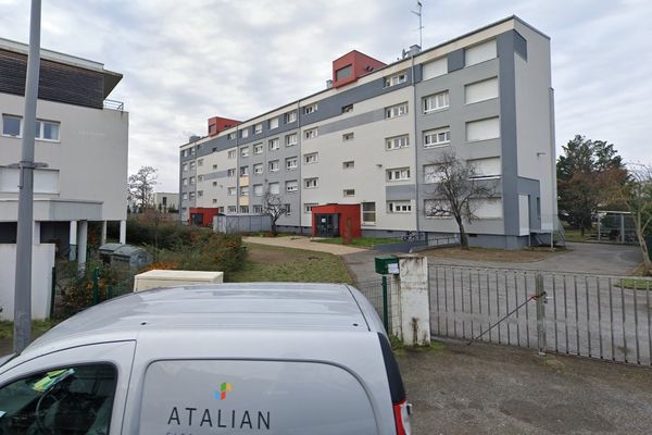 La résidence sociale Les Vignes est située rue d'Entlen, à Ingersheim.