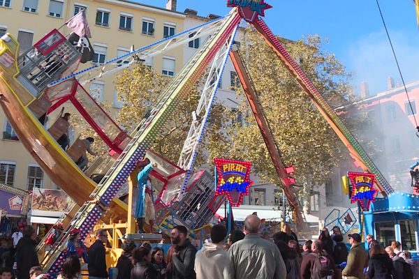 Trop bruyante pour les riverains, la traditionnelle vogue aux marrons n'ouvre désormais qu'à partir de 17h en semaine.