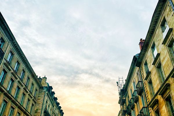 Le soleil se fera une place entre les passages nuageux (Cours de l'Intendance, Bordeaux)