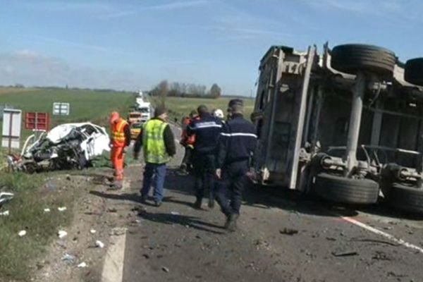 La RN 2 ce 22 avril peu après l'accident à Dourlers