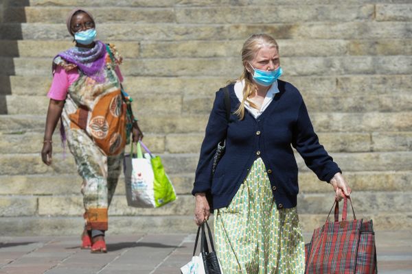 Le port du masque est actuellement obligatoire dans onze communes de la Sarthe, comme ici dans le centre-ville du Mans.