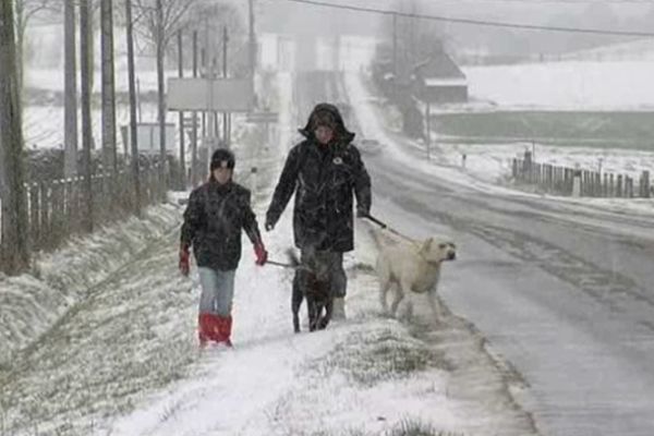 A Saint-Germain de Tallevende, ce dimanche, 7 cm de poudreuse recouvraient par endroits la chaussée 