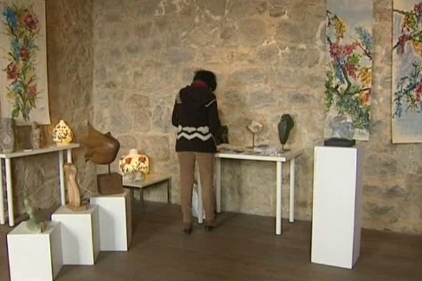 Durant trois jours, les métiers d'art se sont mis en scène. Exemple au château de Laroquebrou, dans le Cantal, où quinze artisans d'art se sont trouvés réunis sur un même lieu.