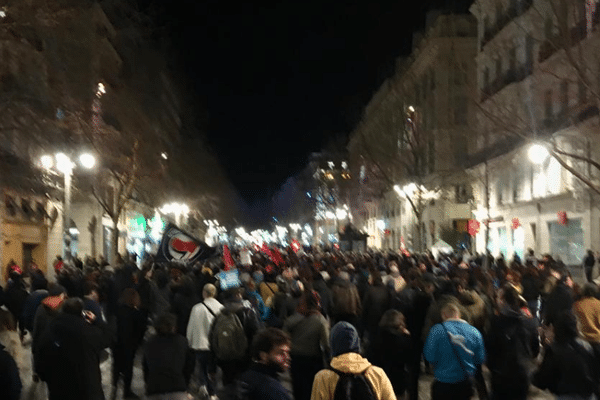 A Marseille, une manifestation nocturne après le vote par 49.3 de la réforme des retraites avait eu lieu spontanément le 16 mars 2023.