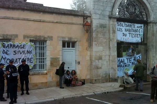 Mobilisation devant la préfecture de l'Yonne à Auxerre, mercredi 1er octobre 2014