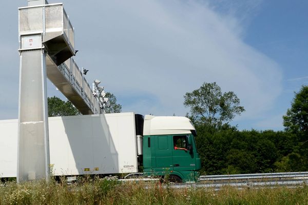 Un portique écotaxe