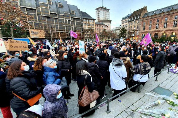 plus de 200 personnes ont participé à un rassemblement place Kleber contre les violences faites aux femmes