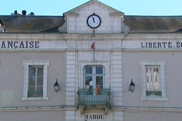 La mairie de Châtel-Censoir (Yonne)